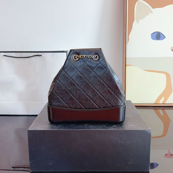 NEW 2024 Fashion Classic bag Fashion Backpack Designers bags lambskin Handbag Women Leather Womens crossbody Vintage Clutch Shoulder Messenger bags Travel bag 22m, Black
NEW 2024 Fashion Classic bag Fashion Backpack Designers bags lambskin Handbag Women Leather Womens crossbody Vintage Clutch Shoulder Messenger bags Travel bag 22m, Black
