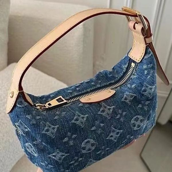 Clutch Bags 2024 Spring/Summer New Casual Washed Denim Embroidered Lunch Box Small Hand Handbag Mobile Phone Designer Women Bag Trendy, Multi-color
Clutch Bags 2024 Spring/Summer New Casual Washed Denim Embroidered Lunch Box Small Hand Handbag Mobile Phone Designer Women Bag Trendy, Multi-color