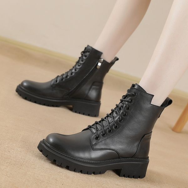 Autumn and winter new handsome British style side zip thick bottom short boots knight boots in the help of leather Martin boots female, Black padded
Autumn and winter new handsome British style side zip thick bottom short boots knight boots in the help of leather Martin boots female, Black padded