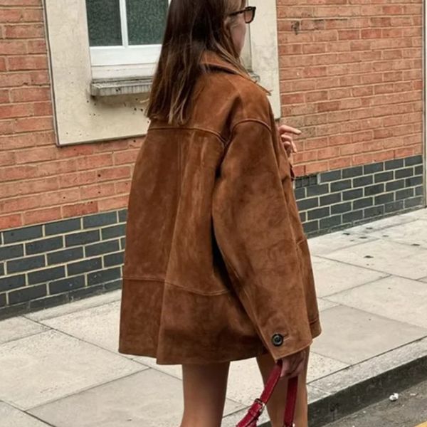 Retro Caramel Suede Leather Blazer Lapel Casual Single Breasted Loose Pocket Women Jacket 2024autumn Fashion Commute Street Coat, Dark coffee color 
Retro Caramel Suede Leather Blazer Lapel Casual Single Breasted Loose Pocket Women Jacket 2024autumn Fashion Commute Street Coat, Dark coffee color