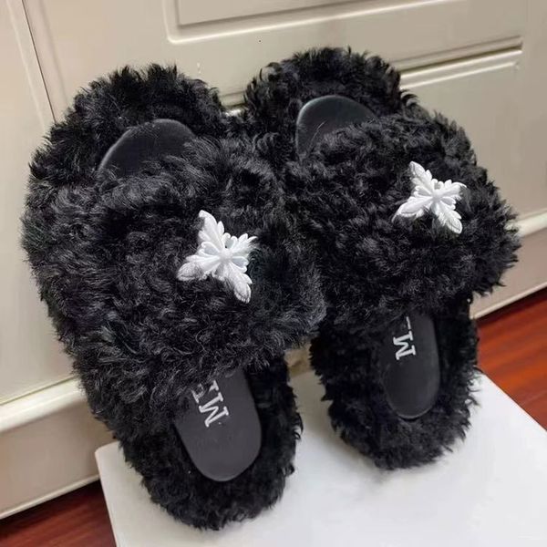 2024 FM Teddy Thick Bottom Lamb Metal Cross Black Plush Slippers Women's Outerwear
2024 FM Teddy Thick Bottom Lamb Metal Cross Black Plush Slippers Women's Outerwear