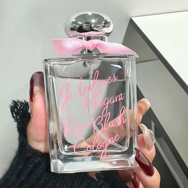 Exquisite women's perfume perfume gift set Fresh and sweet fragrance Perfect product for birthday and celebration
Exquisite women's perfume perfume gift set Fresh and sweet fragrance Perfect product for birthday and celebration