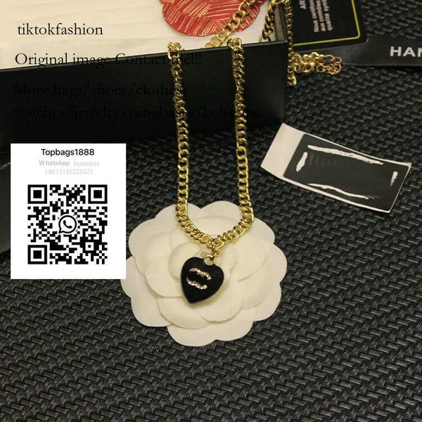 Designer Brand Letter Pendant Necklaces Womens Heart Sweater Chains Gold Necklace Jewelry Gift Accessories tiktokfashion
Designer Brand Letter Pendant Necklaces Womens Heart Sweater Chains Gold Necklace Jewelry Gift Accessories tiktokfashion
