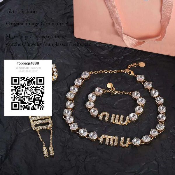 Brand rhie set necklace hairpin fashion earrings for women exquisite bracelet Valentine's Day gift designer jewelry. tiktokfa
Brand rhie set necklace hairpin fashion earrings for women exquisite bracelet Valentine's Day gift designer jewelry. tiktokfa