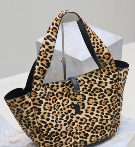 10A Leopard leather shoulder high-quality designer large capacity handbag fashionable outdoor travel urious women's shopping bag, Brown
10A Leopard leather shoulder high-quality designer large capacity handbag fashionable outdoor travel urious women's shopping bag, Brown