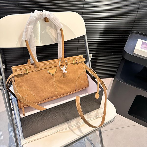 Designer bag bag soft lux Triangle Vintage high-end handbag bag Light weight large capacity24 New style Triangle oil wax32*16