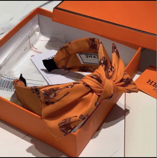 Headband Designer Hair Clasp Classic retro plaid sponge hair band French elegant autumn and winter female edge headband sweet
Headband Designer Hair Clasp Classic retro plaid sponge hair band French elegant autumn and winter female edge headband sweet