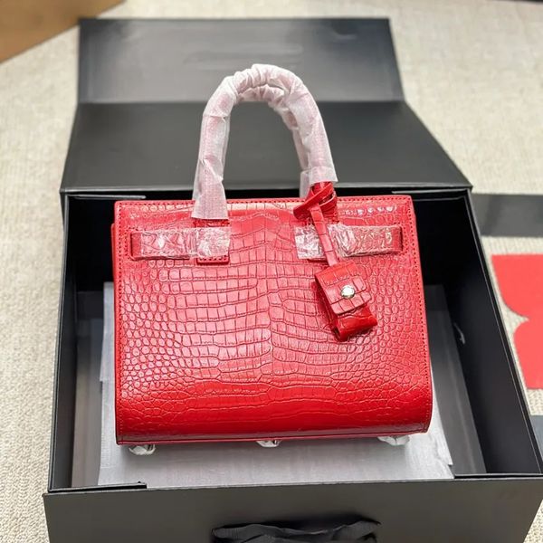 Designers women shoulder bags crossbody handbags clutch purses ladies brand tote Flap Wallet Gold Sier Black, Red
Designers women shoulder bags crossbody handbags clutch purses ladies brand tote Flap Wallet Gold Sier Black, Red