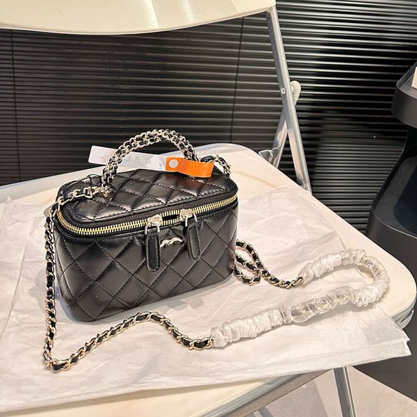 Twist Metal Handle Women Designer Makeup Bag With Mirror Vanity Box Leather Gold Hardware Matelasse Chain Cosmetic Case Purse Crossbody Shoulder Handbag Purse 16cm, Beige
Twist Metal Handle Women Designer Makeup Bag With Mirror Vanity Box Leather Gold Hardware Matelasse Chain Cosmetic Case Purse Crossbody Shoulder Handbag Purse 16cm, Beige