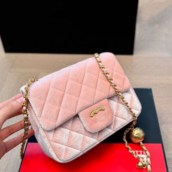 Womens Designer Gold Ball Hardware Shoulder Bag Black Red Velvet Classic Clamshell Diamond Plaid Adjustable Matilas Chain 17x12cm Purse Luxury Straddle Tote Bag 
Womens Designer Gold Ball Hardware Shoulder Bag Black Red Velvet Classic Clamshell Diamond Plaid Adjustable Matilas Chain 17x12cm Purse Luxury Straddle Tote Bag