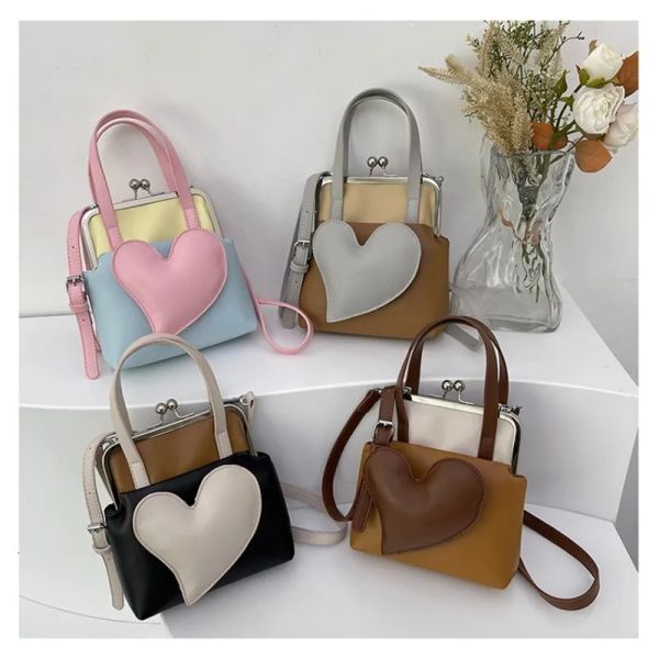 2024 New Designer Style Heart Color Matching PU Square Shoulder And Crossbody Retro Fashion High Quality Hand Bags For Womens Tote BFP2410282 PTP5, Brown
2024 New Designer Style Heart Color Matching PU Square Shoulder And Crossbody Retro Fashion High Quality Hand Bags For Womens Tote BFP2410282 PTP5, Brown