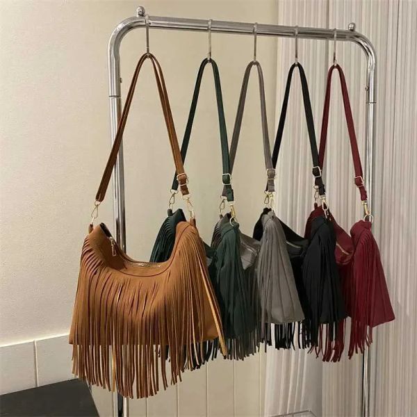 2024 Women Large Capacity Casual Fringes Shoulder Bag Vintage Tassels Crossbody Bags For Outdoor Travel Ladies Handbags BFP2410306 PTP4, Red
2024 Women Large Capacity Casual Fringes Shoulder Bag Vintage Tassels Crossbody Bags For Outdoor Travel Ladies Handbags BFP2410306 PTP4, Red