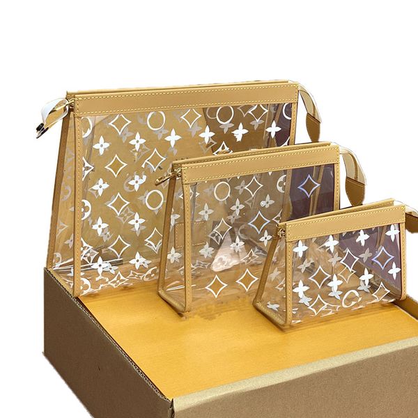 24ss Cosmetic Cases Women Clear Luxurys Designers Bags Totes Handbag Wallets Messenger Purse Card Holder pouch Travel outdoors Messenger Bag 25cm 
24ss Cosmetic Cases Women Clear Luxurys Designers Bags Totes Handbag Wallets Messenger Purse Card Holder pouch Travel outdoors Messenger Bag 25cm