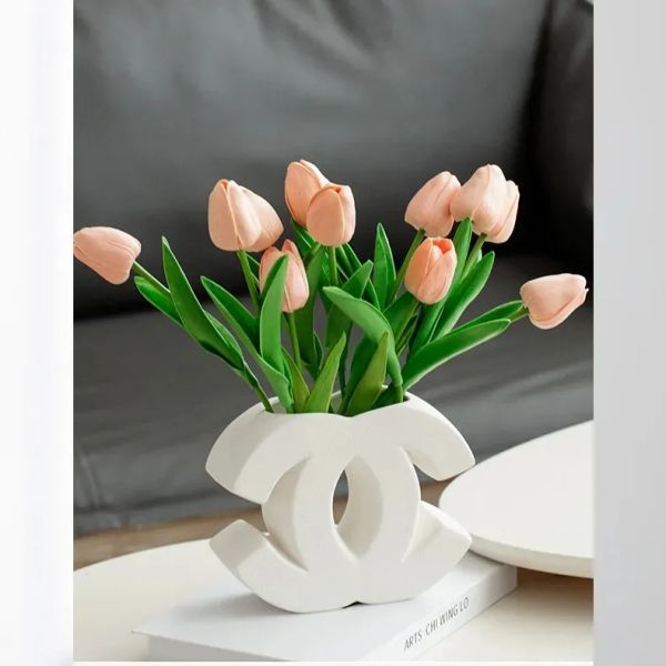 Luxury Designer Luxury Ceramic Classic Logo planter Shape White INS High-End Floral Cream Style Nordic Dining Table Decoration Vase Home Entrance Ornaments Free