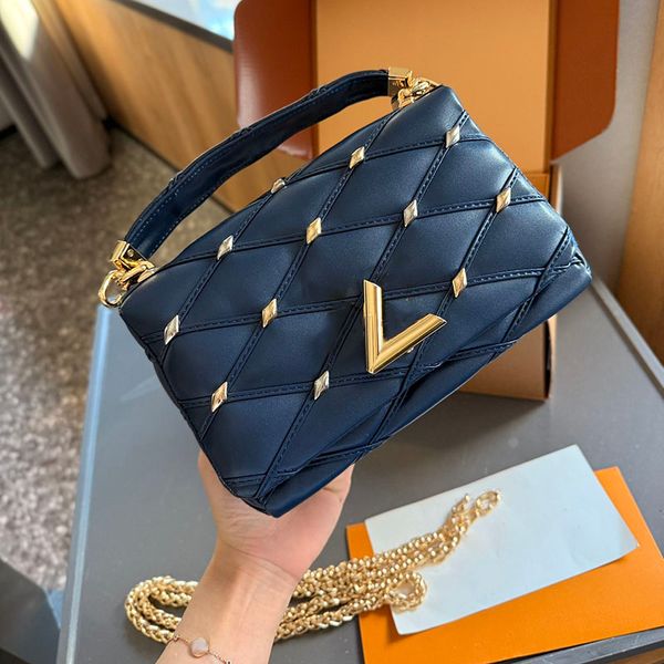 Designer Ladies Fashion Chain Shoulder Bag 23cm Leather Diamond Gold Metal Buckle Luxury Tote Matilas Chain Makeup Bag Dinner Bag Classic 6 Colors, White
Designer Ladies Fashion Chain Shoulder Bag 23cm Leather Diamond Gold Metal Buckle Luxury Tote Matilas Chain Makeup Bag Dinner Bag Classic 6 Colors, White