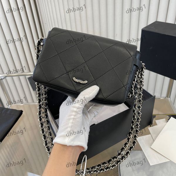 womens shoulder bag leather clamshell diamond check gold and silver hardware metal buckle handbag triple chain diagonal shoulder bags design
womens shoulder bag leather clamshell diamond check gold and silver hardware metal buckle handbag triple chain diagonal shoulder bags design