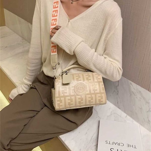 leather camera purse evening bag letter embossing designer wallet presbyopic card holder backpack colors off wholesale
leather camera purse evening bag letter embossing designer wallet presbyopic card holder backpack colors off wholesale