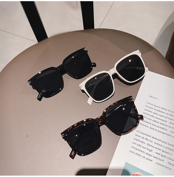 fashion designer sunglasses outdoor timeless classic style glasses retro men's and women's sport driving multi-color, White;black
fashion designer sunglasses outdoor timeless classic style glasses retro men's and women's sport driving multi-color, White;black