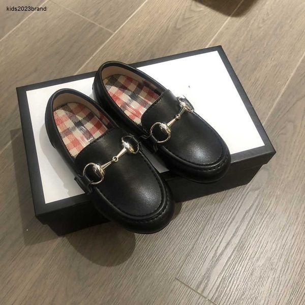 designer child sneakers silver hardware decoration kids leather shoes size 26-35 mesh lining baby casual shoes box protection aug30, Black;red
designer child sneakers silver hardware decoration kids leather shoes size 26-35 mesh lining baby casual shoes box protection aug30, Black;red
