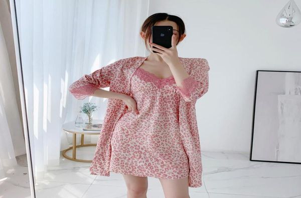 pink leopard satin sleepwear women robe gown rayon 2pcs kimono roap sleep set noble lace ladies nightgown lounge suit4525023, Black;red
pink leopard satin sleepwear women robe gown rayon 2pcs kimono roap sleep set noble lace ladies nightgown lounge suit4525023, Black;red