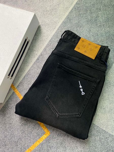 2023 the latest mens jeans fashion embroidery design cotton pencil jeans luxury brand designer jeans, Blue
2023 the latest mens jeans fashion embroidery design cotton pencil jeans luxury brand designer jeans, Blue