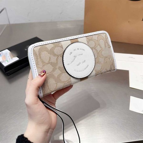 2023 new macaron zipper long wallet wrist strap phone women's change handheld bag off wholesale
2023 new macaron zipper long wallet wrist strap phone women's change handheld bag off wholesale