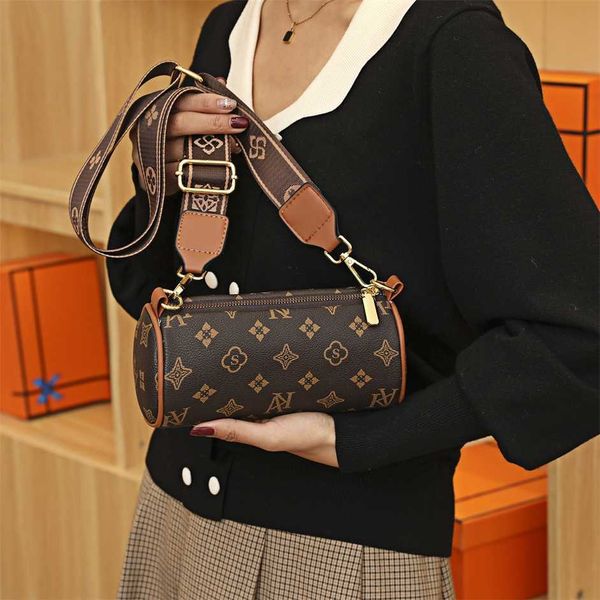 small cylinder new shoulder easy to wear letter pillow crossbody bag premium 50% off wholesale
small cylinder new shoulder easy to wear letter pillow crossbody bag premium 50% off wholesale