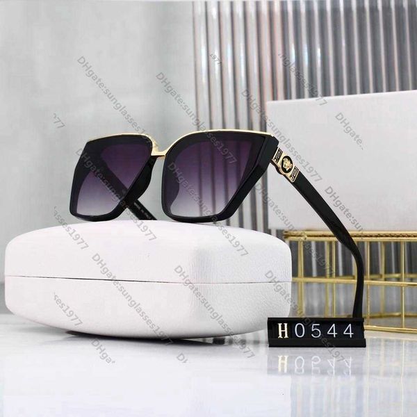 Fashion Designer Cool sunglasses 2022 Frameless Box women's Beauty head New eyewear trend
Fashion Designer Cool sunglasses 2022 Frameless Box women's Beauty head New eyewear trend