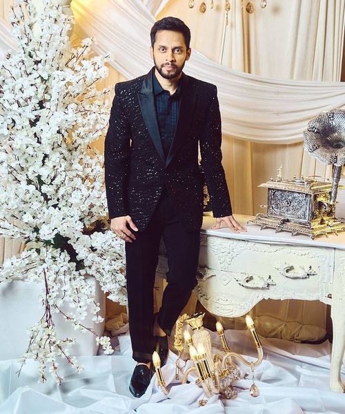 attractive wedding tuxedos 2 pieces peaked lapel one button pockets shining fabric customize coat pants fashion formal prom occasions tailor, Black;gray
attractive wedding tuxedos 2 pieces peaked lapel one button pockets shining fabric customize coat pants fashion formal prom occasions tailor, Black;gray
