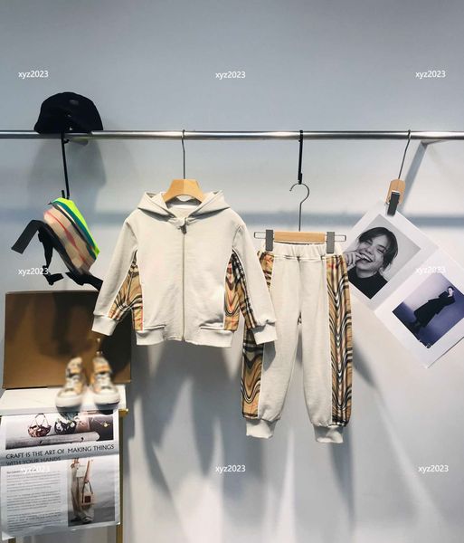 23ss kids designer clothes child jacket sets size 100-150 cm 2pcs hooded zippered jacket and checkered panel design pants aug09, White
23ss kids designer clothes child jacket sets size 100-150 cm 2pcs hooded zippered jacket and checkered panel design pants aug09, White