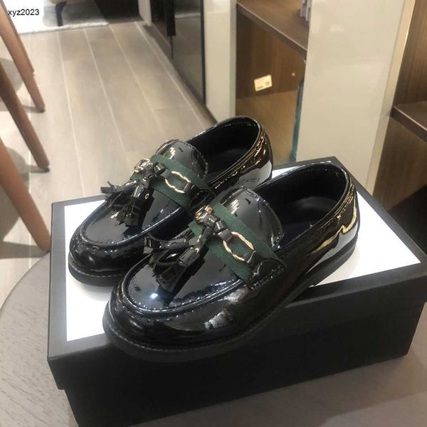 23ss fashion kids shoes shiny patent leather child sneakers size 26-35 leather tassel decoration baby casual shoes box protection aug30, Black;red
23ss fashion kids shoes shiny patent leather child sneakers size 26-35 leather tassel decoration baby casual shoes box protection aug30, Black;red