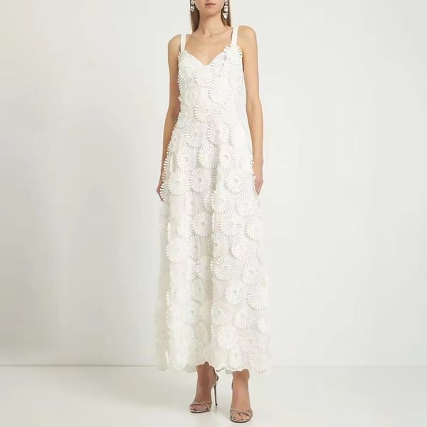 2023 cotton 3d stapled flower elegant and elegant style v-neck dress with waist wrap and large swing solid color open back long dress, Black;gray
2023 cotton 3d stapled flower elegant and elegant style v-neck dress with waist wrap and large swing solid color open back long dress, Black;gray