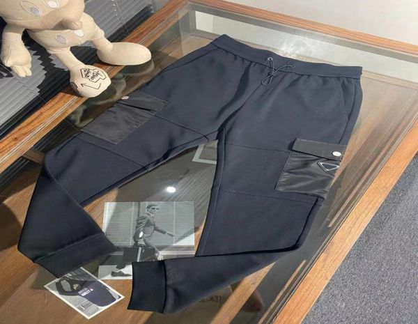 autumn and winter new men039s designer cargo pants multi pocket stitching comfortable material elastic waist small feet black m3672460
autumn and winter new men039s designer cargo pants multi pocket stitching comfortable material elastic waist small feet black m3672460