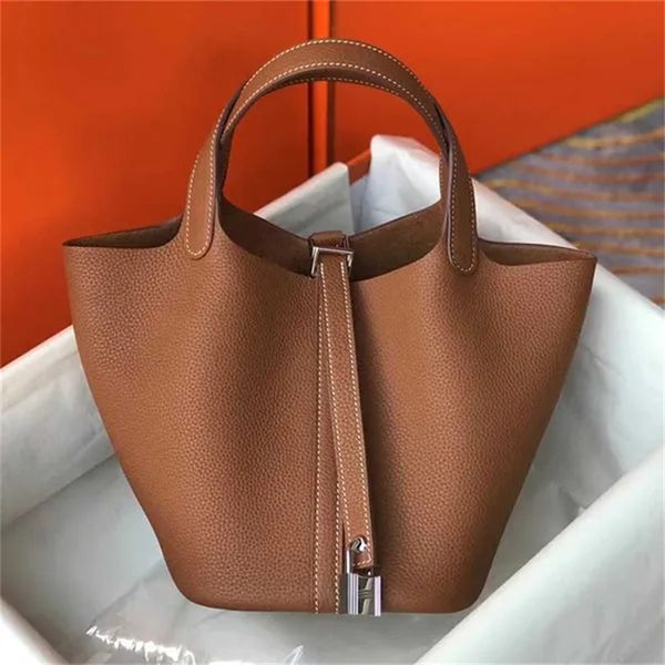 2023 tote bag luxury design simple lightweight wear-resistant bag handmade leather vegetable basket classic leather lychee design handbag
2023 tote bag luxury design simple lightweight wear-resistant bag handmade leather vegetable basket classic leather lychee design handbag