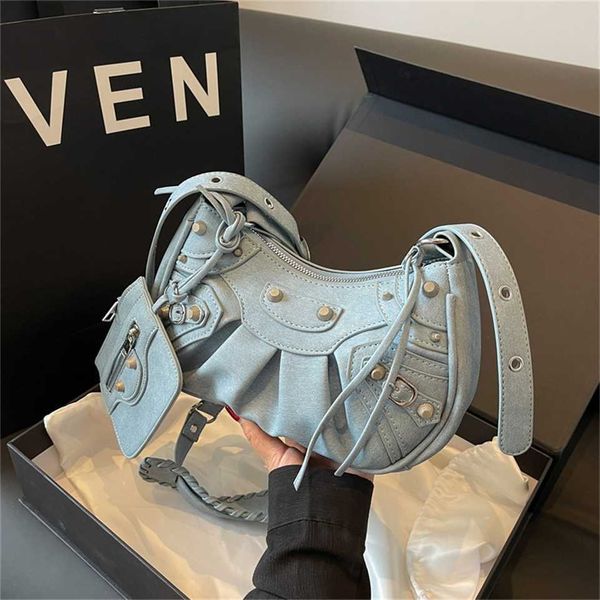netizen pleated for women's 2023 summer new locomotive wind rivet square small popular fashion shoulder bag 70% off outlet clearance
netizen pleated for women's 2023 summer new locomotive wind rivet square small popular fashion shoulder bag 70% off outlet clearance