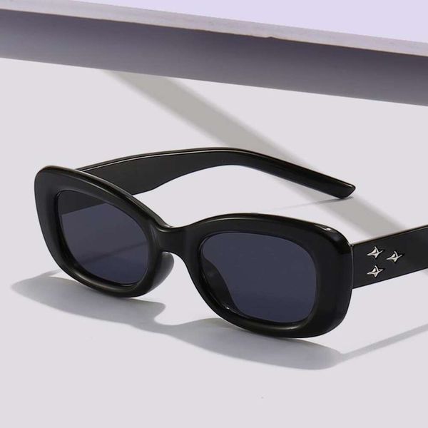 summer sunglasses style mens and womens fashion small framed under banana trendy, White;black
summer sunglasses style mens and womens fashion small framed under banana trendy, White;black