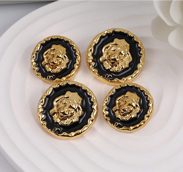 metal lion head diy sewing button round animal buttons for coat shirt sweater suit 145075, Black
metal lion head diy sewing button round animal buttons for coat shirt sweater suit 145075, Black