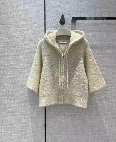 2022 new autumn winter milan runway sweaters hooded long sleeve women039s sweater high end jacquard designer sweater 082673092444, White;black
2022 new autumn winter milan runway sweaters hooded long sleeve women039s sweater high end jacquard designer sweater 082673092444, White;black