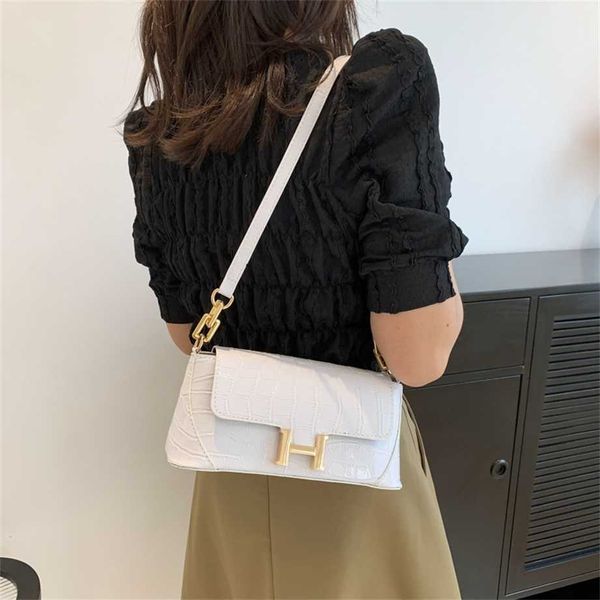 2023 new texture women's stone pattern lock buckle solid color one shoulder crossbody underarm fashion small square bag for women off w
2023 new texture women's stone pattern lock buckle solid color one shoulder crossbody underarm fashion small square bag for women off w