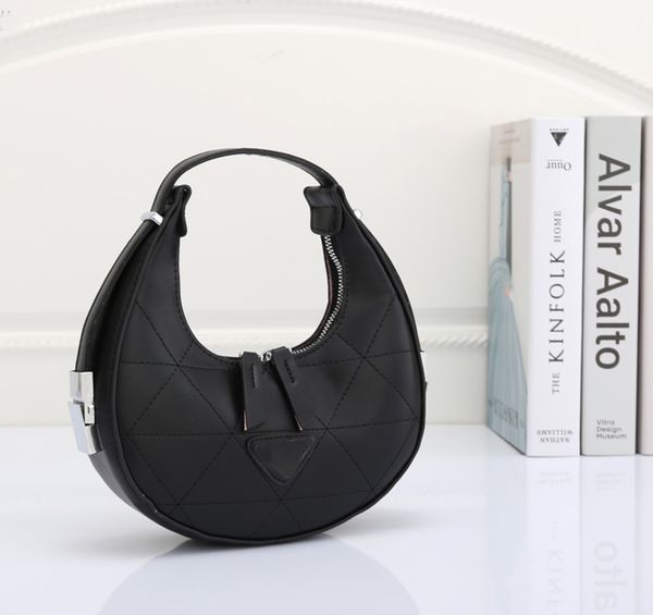 the designer bag women bag hobo handbag fashion shopping satchels bags metal logo bag leather crossbody messenger bags luxury designer purse
the designer bag women bag hobo handbag fashion shopping satchels bags metal logo bag leather crossbody messenger bags luxury designer purse