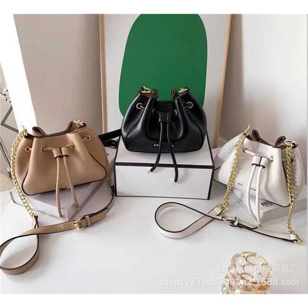 2023 new drawstring bucket on net and popular in the small market chain one shoulder women's bag 50% off wholesale
2023 new drawstring bucket on net and popular in the small market chain one shoulder women's bag 50% off wholesale
