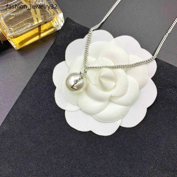 luxury brand designer double letter pendant necklaces 18k gold plated silver crystal pearl rhinestone sweater newklace women wedding party j
luxury brand designer double letter pendant necklaces 18k gold plated silver crystal pearl rhinestone sweater newklace women wedding party j