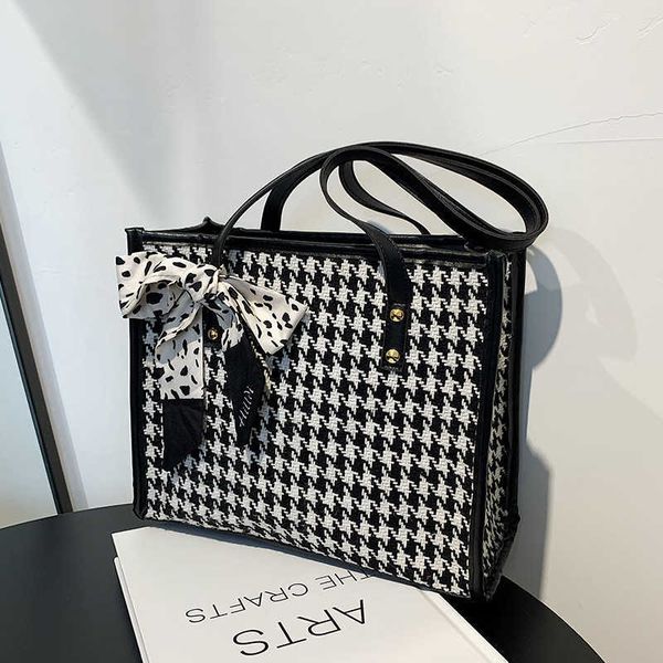 evening bags korean spring fashion women's handbag new versatile ge tote bag plaid scarf shoulder 230828
evening bags korean spring fashion women's handbag new versatile ge tote bag plaid scarf shoulder 230828