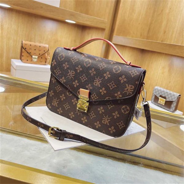 single shoulder women's 2023 summer new flip fashion contrast color texture small square crossbody bag off wholesale
single shoulder women's 2023 summer new flip fashion contrast color texture small square crossbody bag off wholesale