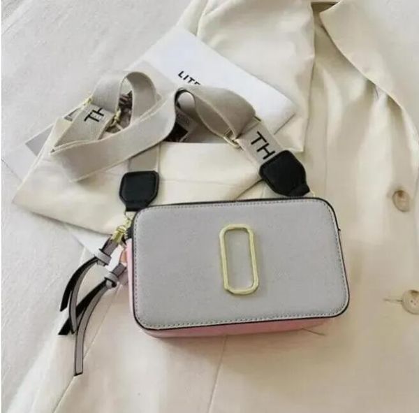 2023 fashion designer women bags snapshigh texture handbag famous camera small crossbody purse mini
2023 fashion designer women bags snapshigh texture handbag famous camera small crossbody purse mini