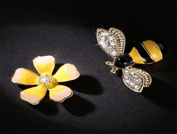1pc creative new flower bee asymmetric earrings rhinestone whole earings fashion jewelry5110274, Golden;silver
1pc creative new flower bee asymmetric earrings rhinestone whole earings fashion jewelry5110274, Golden;silver