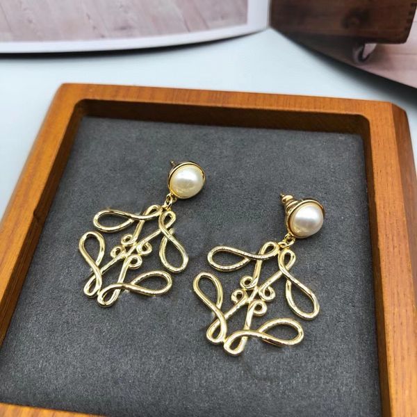 french fashion design sense rhinestone cross earrings for women's light luxury new fashion style silver needle earrings, Golden;silver
french fashion design sense rhinestone cross earrings for women's light luxury new fashion style silver needle earrings, Golden;silver
