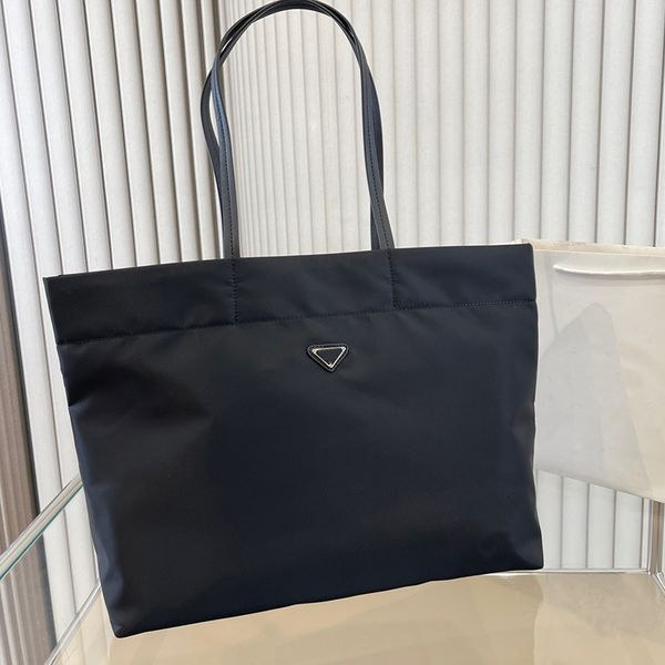 solid color shopping bag totes underarm bags hardware triangle genuine leather letters double strap high-capacity zipper compartment inner p
solid color shopping bag totes underarm bags hardware triangle genuine leather letters double strap high-capacity zipper compartment inner p
