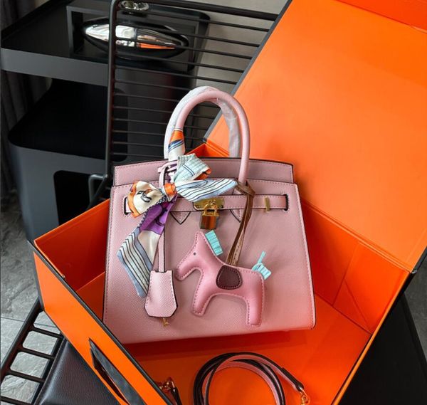 deluxe handbag 25cm handbag luxury premium women's shoulder bag shopping bag cowhide grain genuine leather plated gold lock fashion let
deluxe handbag 25cm handbag luxury premium women's shoulder bag shopping bag cowhide grain genuine leather plated gold lock fashion let