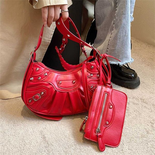 new tide underarm folded crescent bun mother single shoulder riveted locomotive bag 50% off wholesale
new tide underarm folded crescent bun mother single shoulder riveted locomotive bag 50% off wholesale
